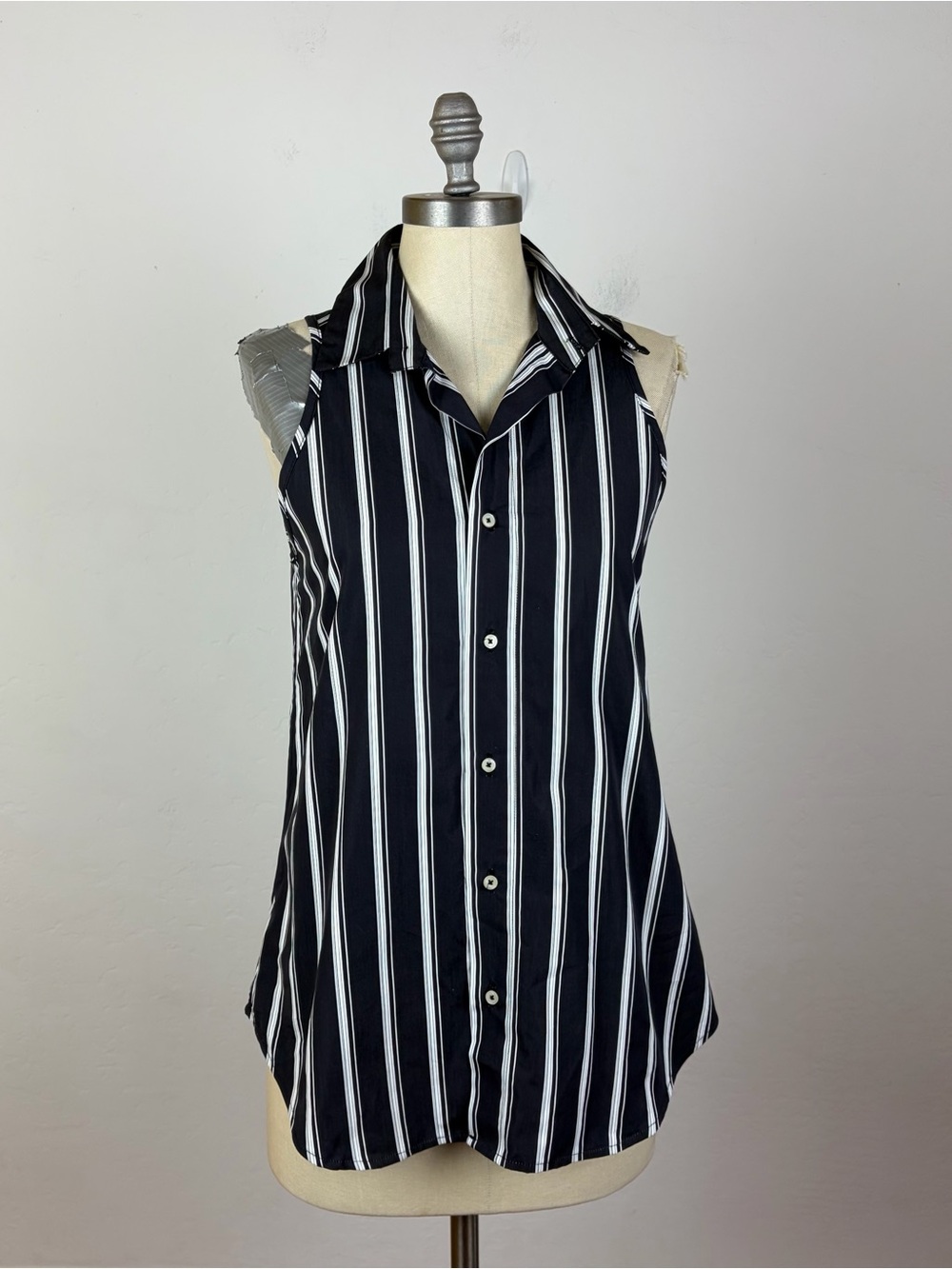 Wear Cissa Stripe Sleeveless Button Down